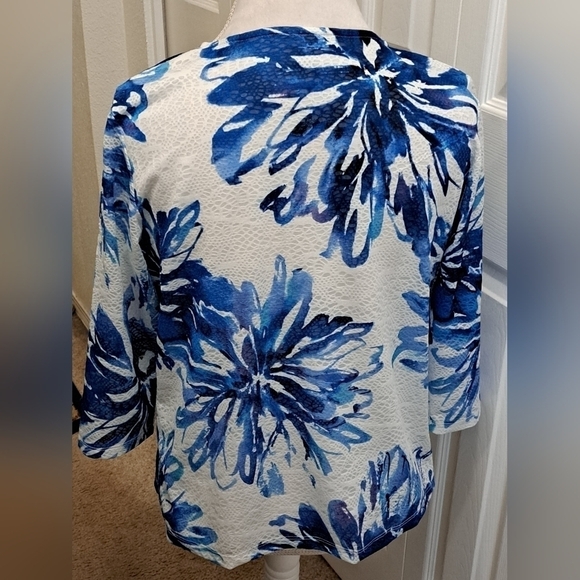 Alfred Dunner Women's Floral Top With Embellishments  Size PM - Picture 3 of 7